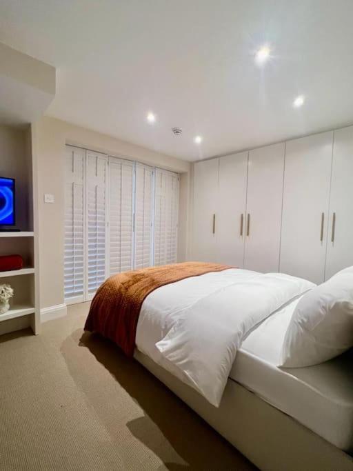 New Flat In Holland Park *