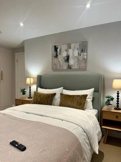 New Flat In Holland Park Apartment London