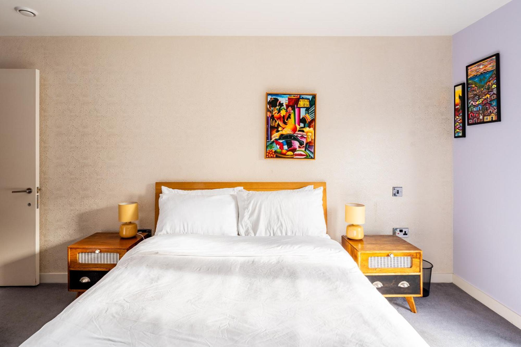 King Beds With En-suite, Private Balcony And Elevator By Iconic Portobello Market *