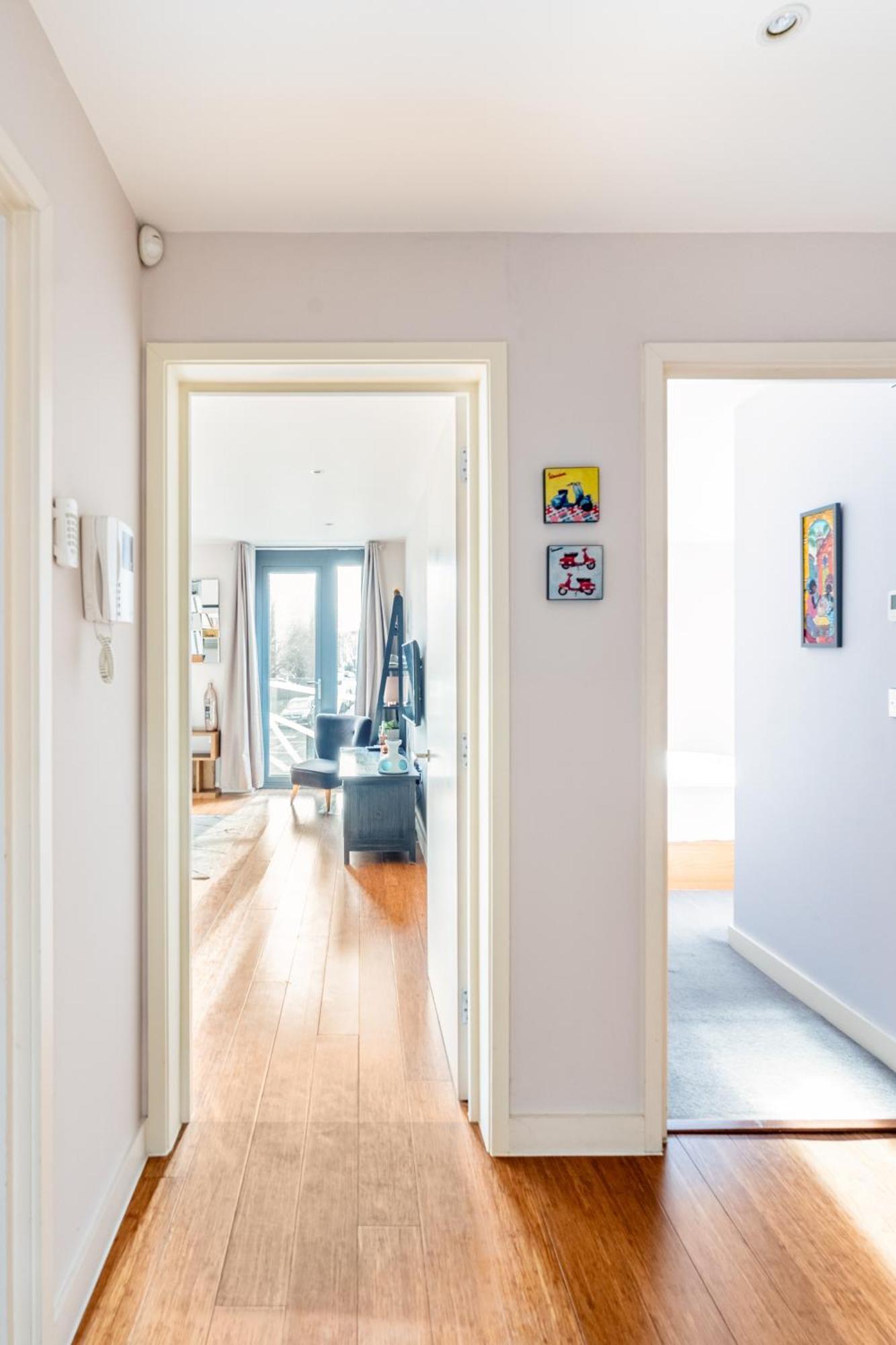 Apartment King Beds With En-suite, Private Balcony And Elevator By Iconic Portobello Market *