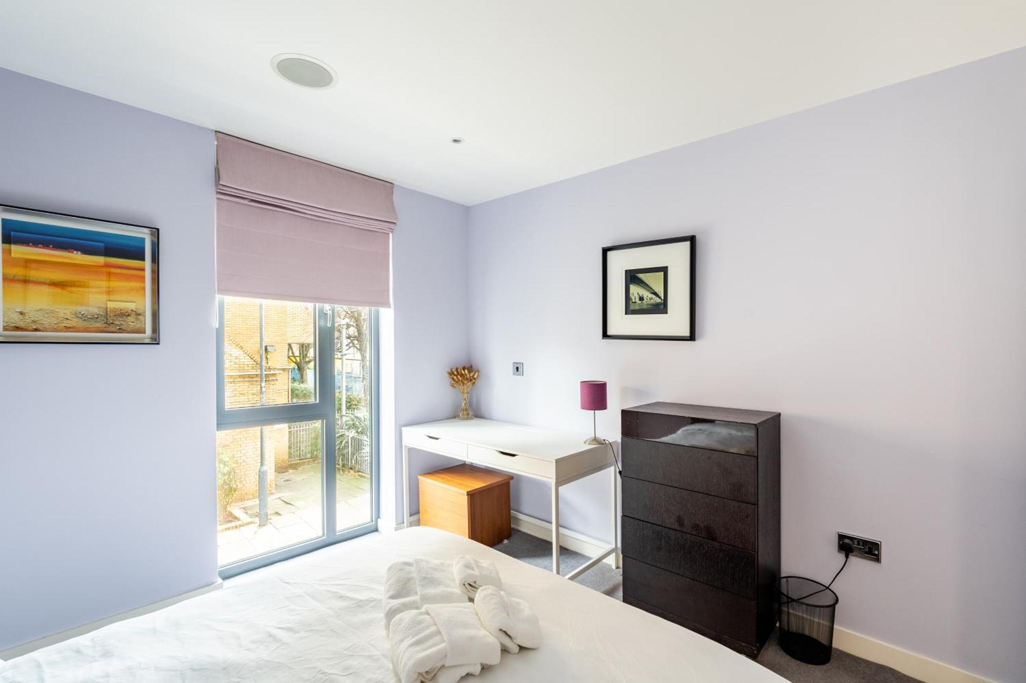 King Beds Apartment With En-Suite, Private Balcony And Elevator By Iconic Portobello Market Apartment