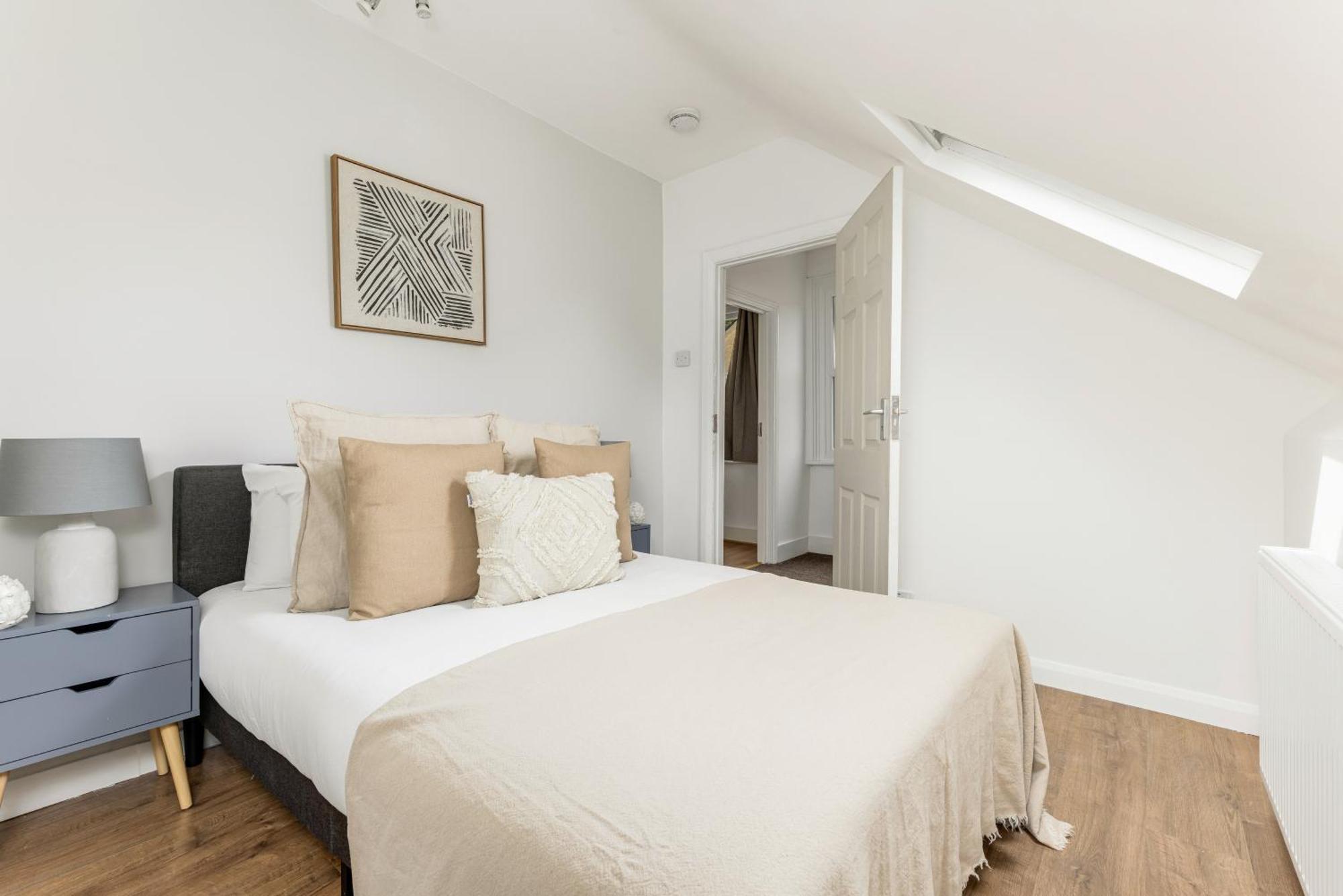 The Acton Luxury Flat Apartment