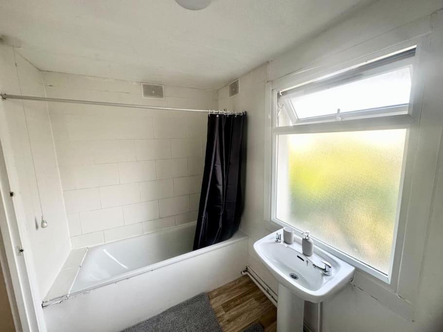 Cosy Two Bedroom Apartment,se13 * London