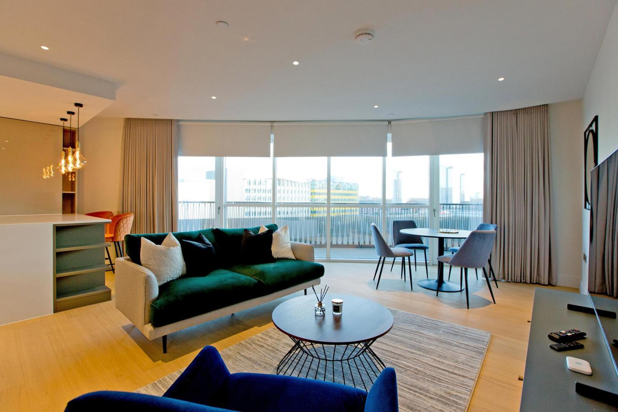 Fabulous Westfield 2 Bed Apartment