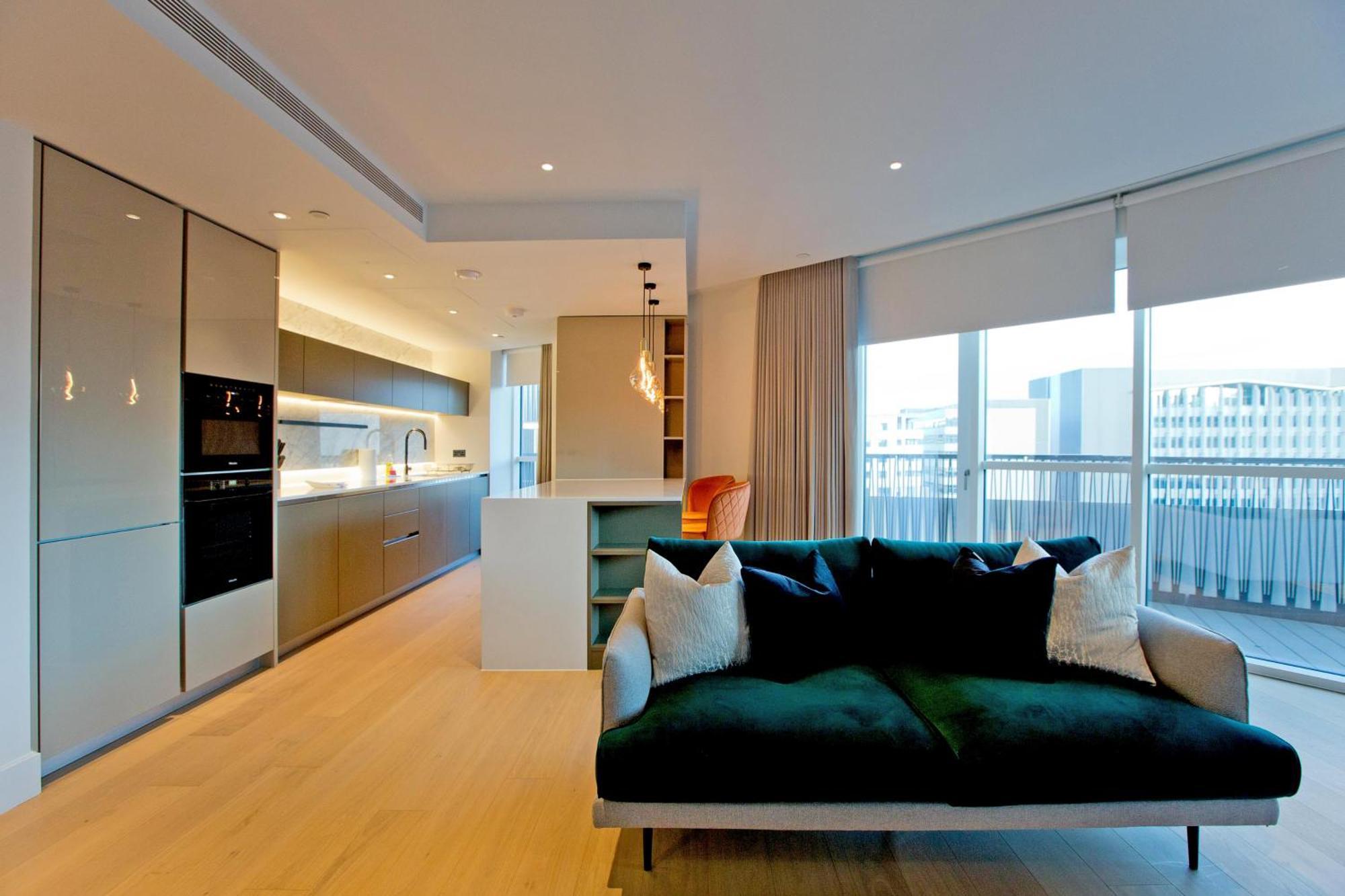 Fabulous Westfield 2 Bed Apartment *