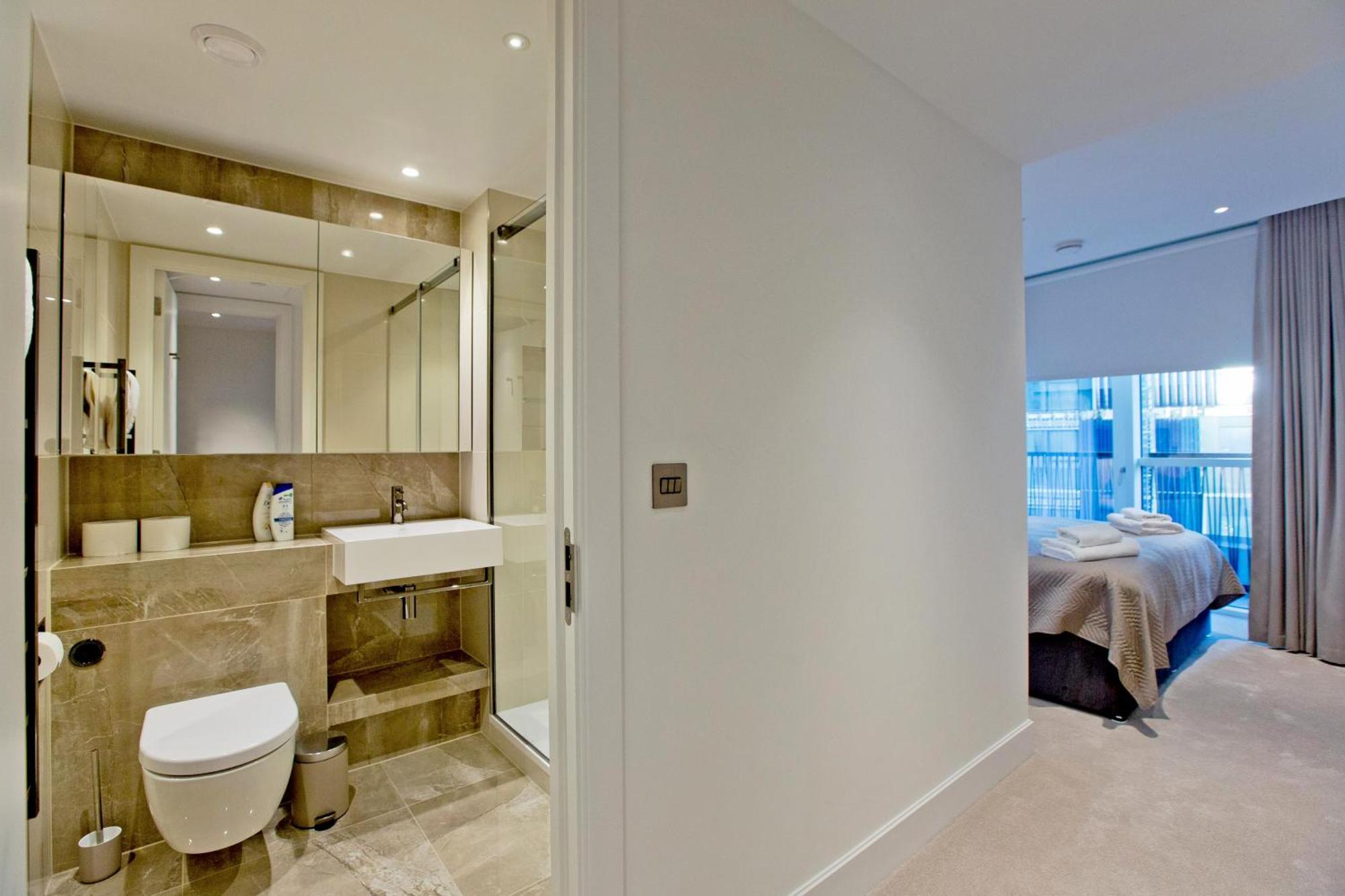 Fabulous Westfield 2 Bed Apartment