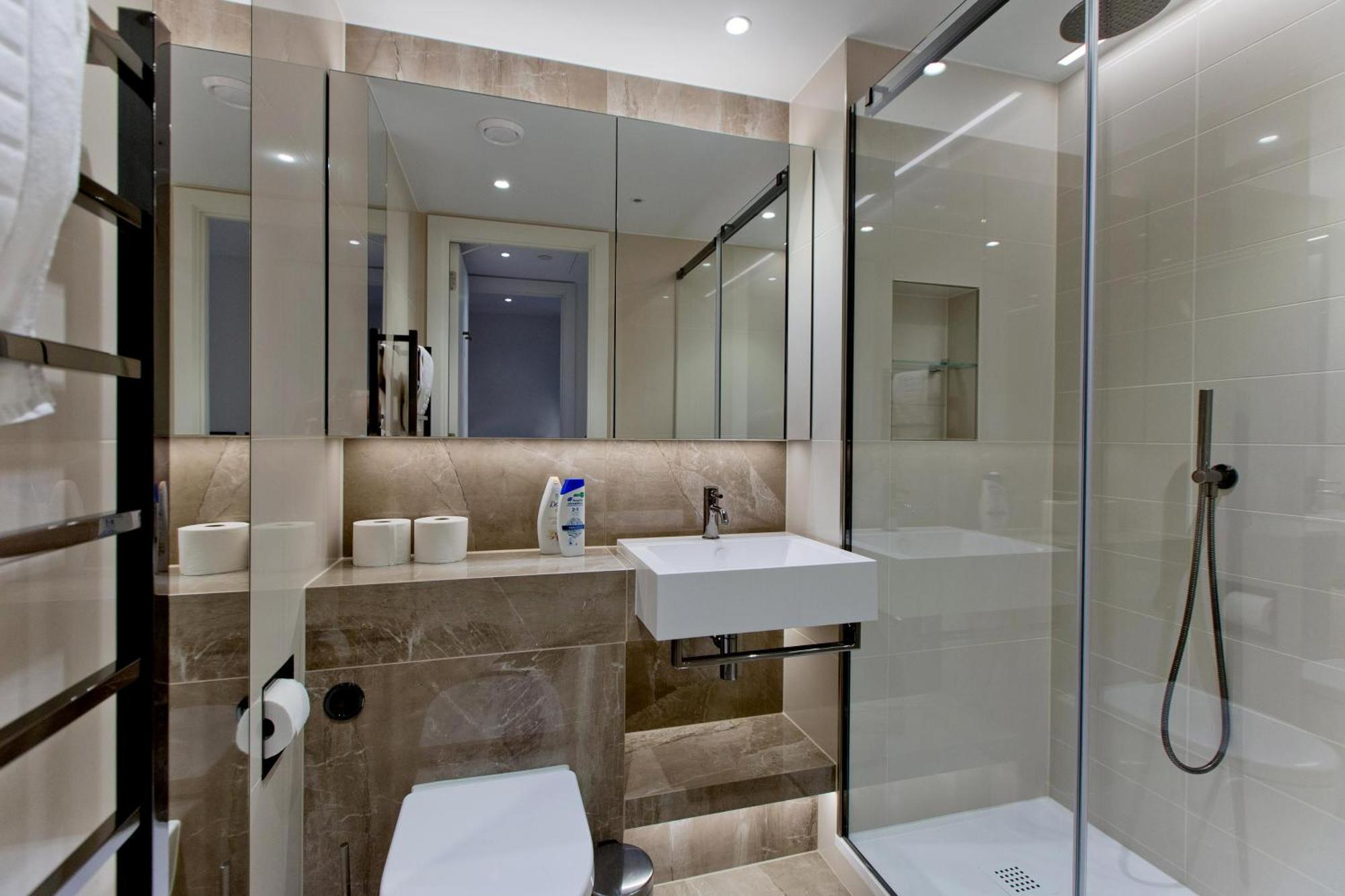 Fabulous Westfield 2 Bed Apartment *