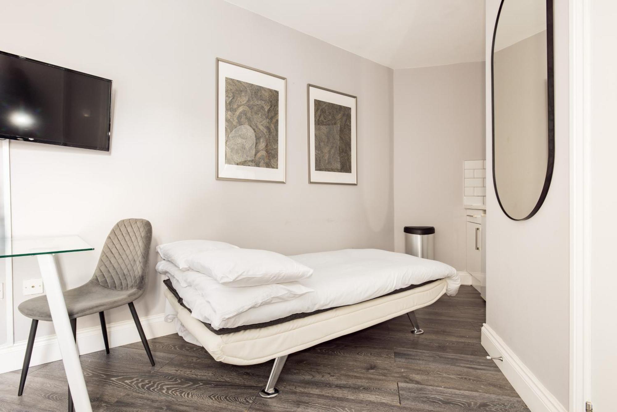 Euston Apartment *