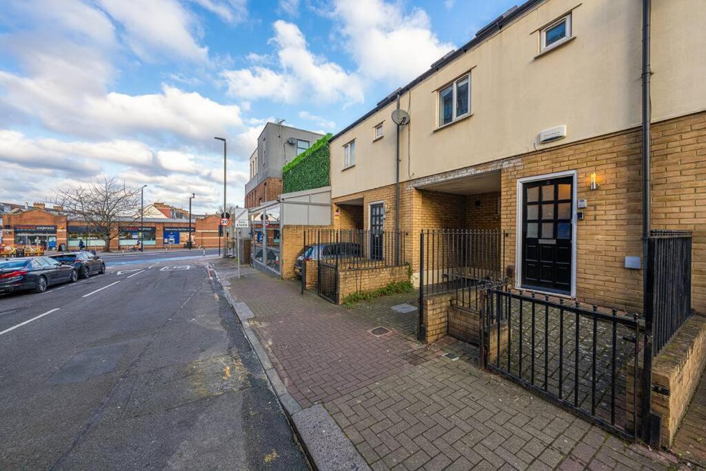 4 Beds - 20 Min To Holiday home