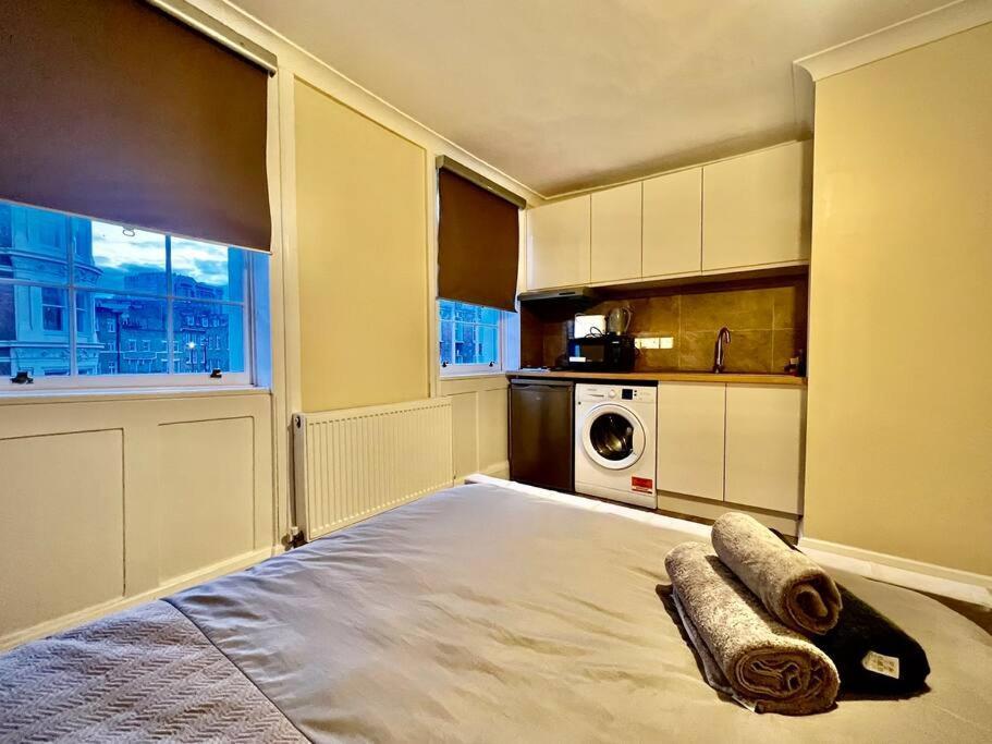C.london, Zone 1. Double Studio, Moments From Oxford St Apartment London