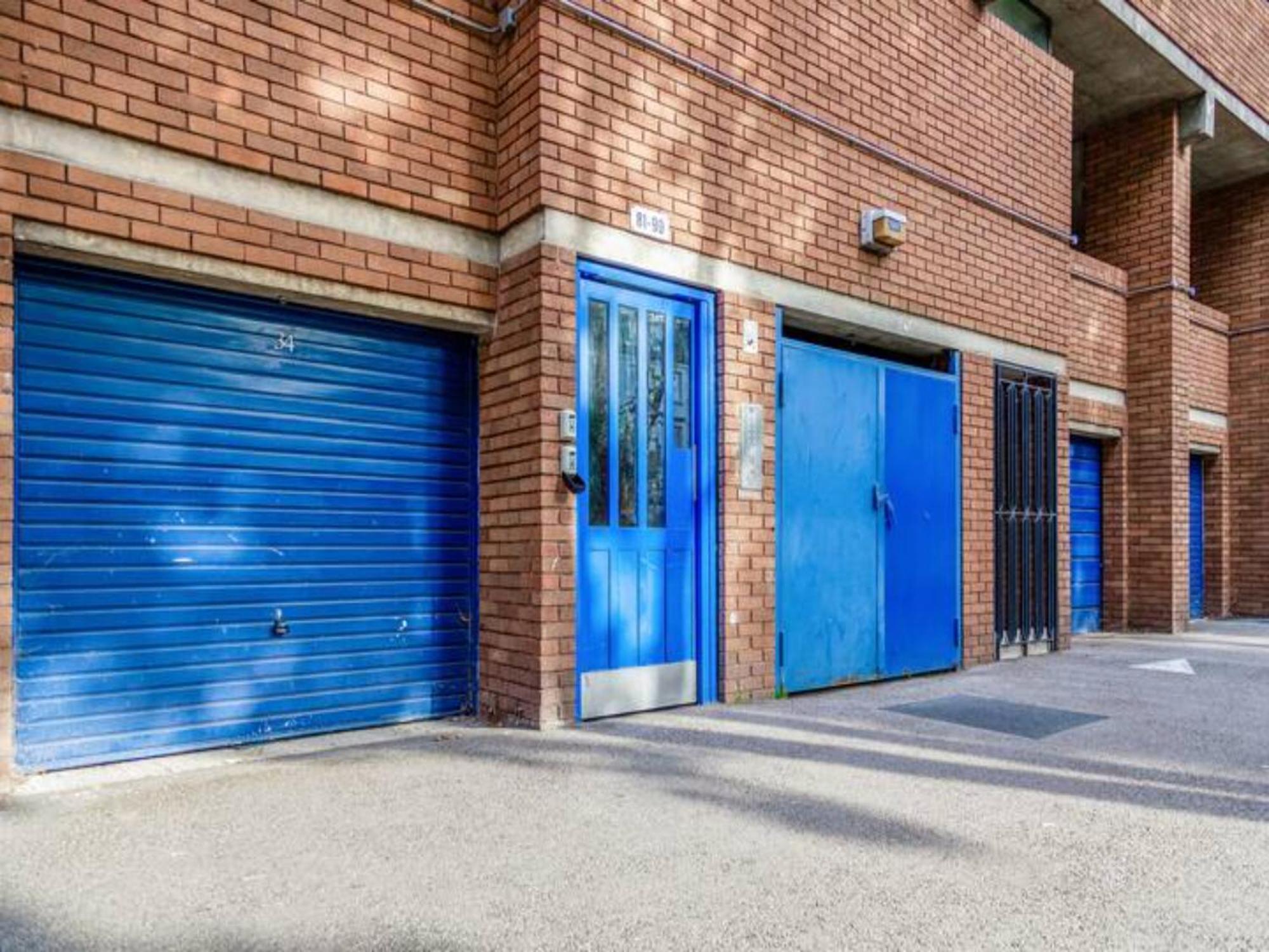 Pass The Keys - Modern Flat In North London
