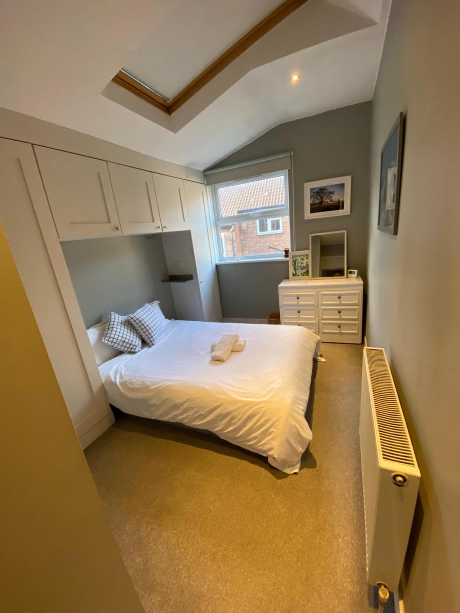 Gorgeous Hammersmith Home. Sleeps 6. Tube 5 Mins! London