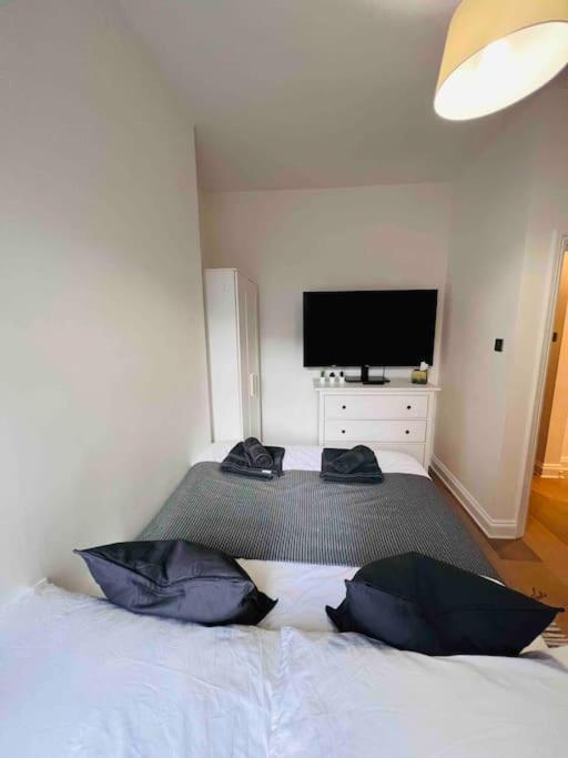 Lovely 2 Bedroom Ground Floor Flat With Garden. London
