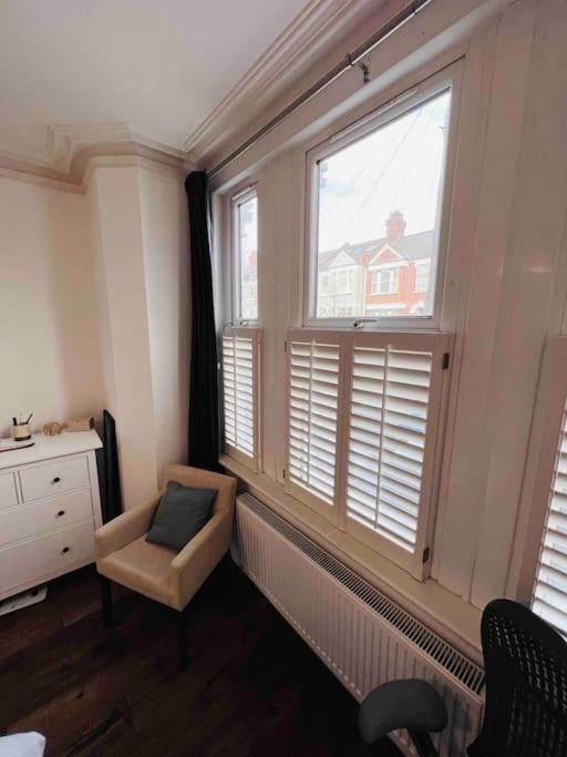 Apartment Lovely 2 Bedroom Ground Floor Flat With Garden. *
