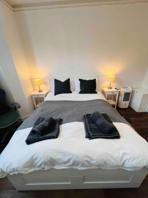 Lovely 2 Bedroom Ground Floor Flat With Garden. Apartment