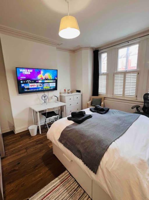Lovely 2 Bedroom Ground Floor Flat With Garden. Apartment