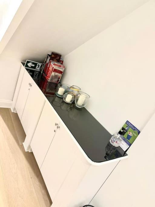 Apartment Lovely 2 Bedroom Ground Floor Flat With Garden. *