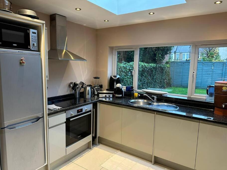 Apartment Lovely 2 Bedroom Ground Floor Flat With Garden. London