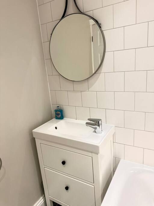 Apartment Lovely 2 Bedroom Ground Floor Flat With Garden.
