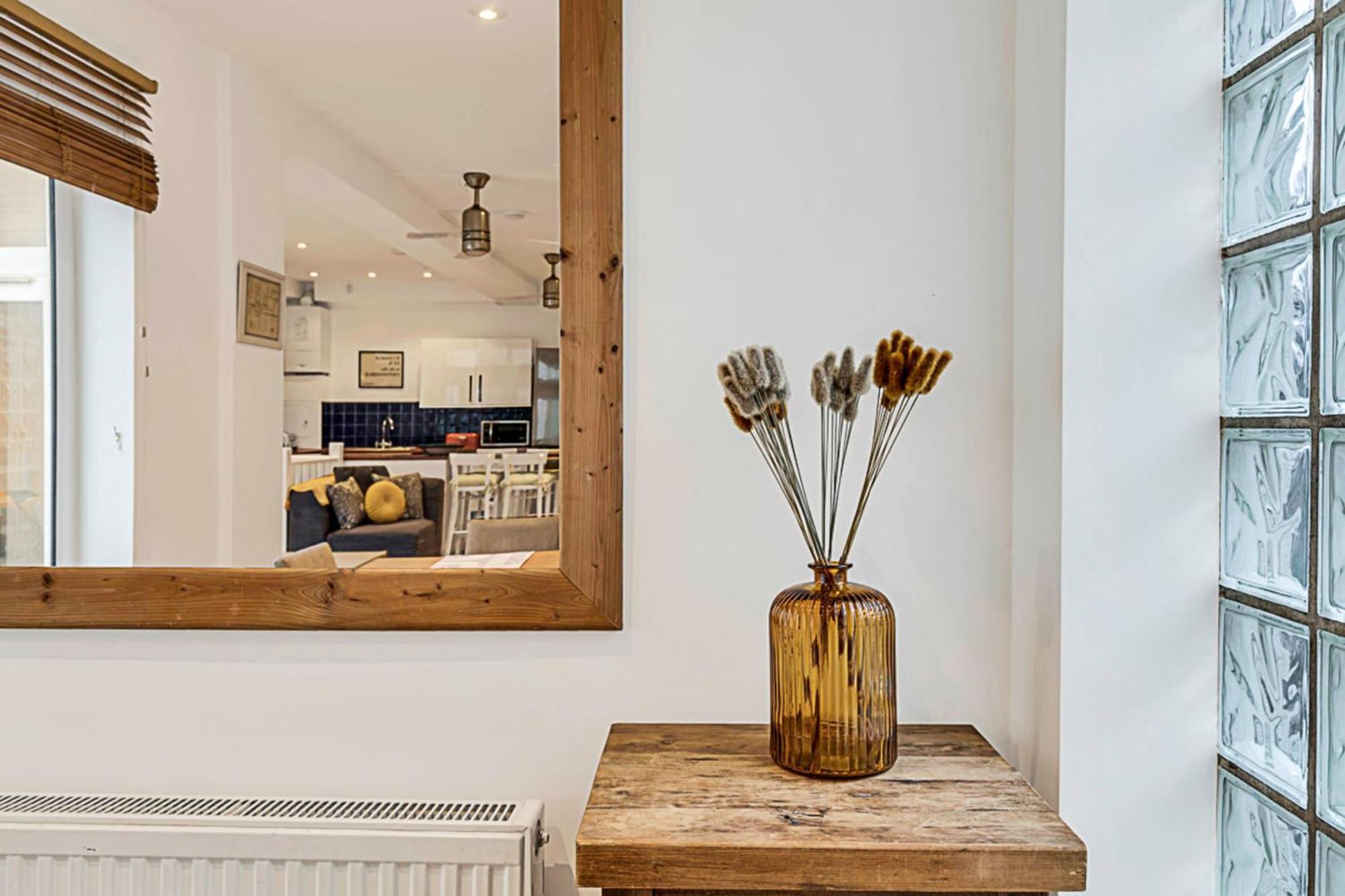 Modern Comfort Two Bedroom Gem On The Rye London