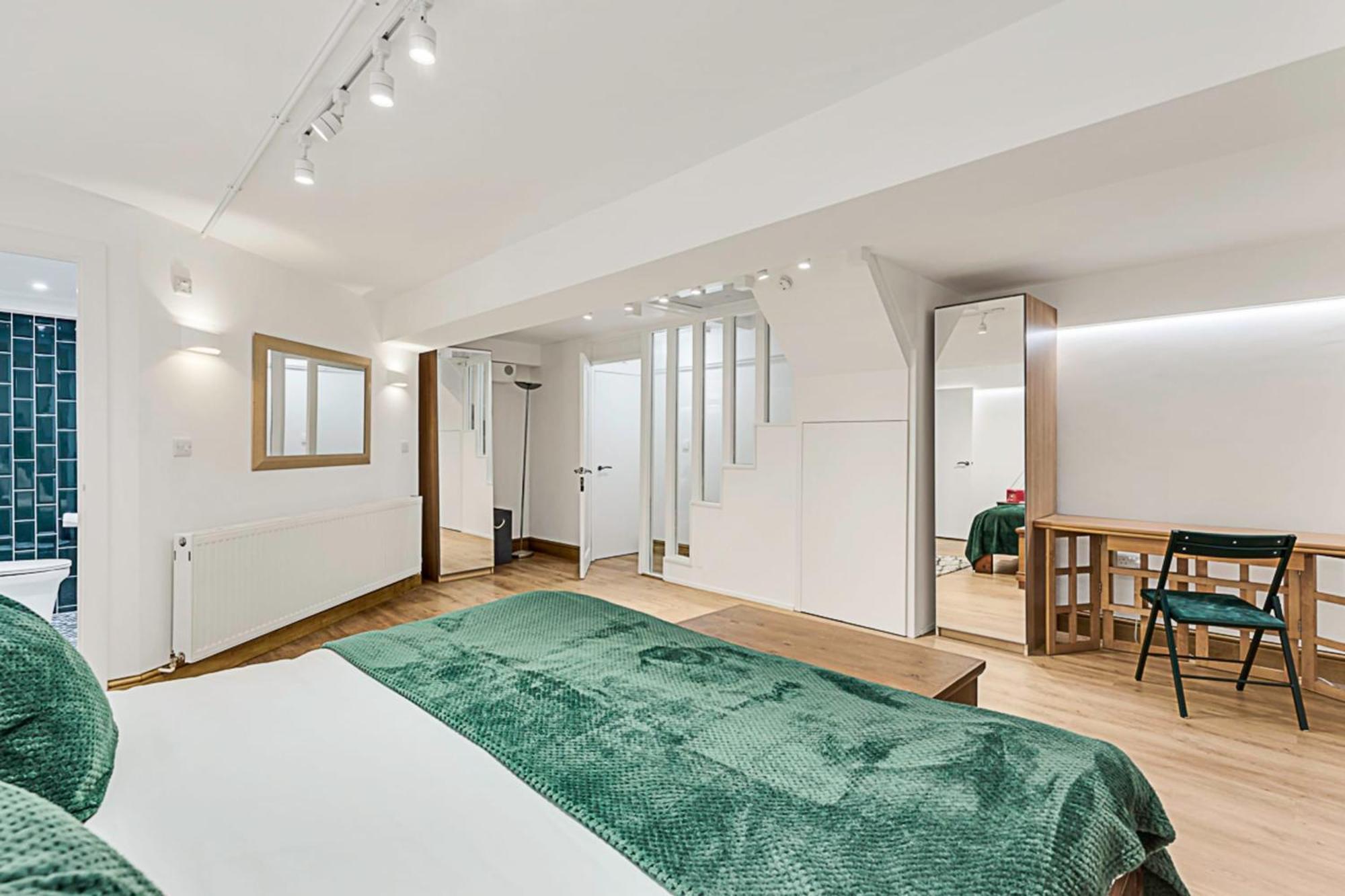 Apartment Modern Comfort Two Bedroom Gem On The Rye London