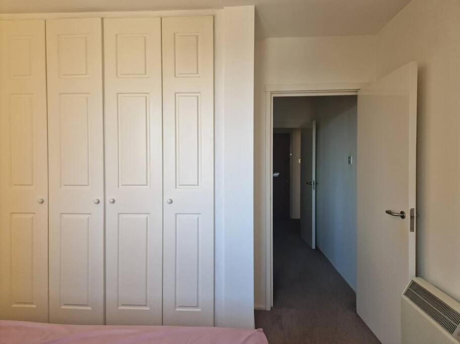 Large 1 Bed Flat Near Hyde Park Apartment London