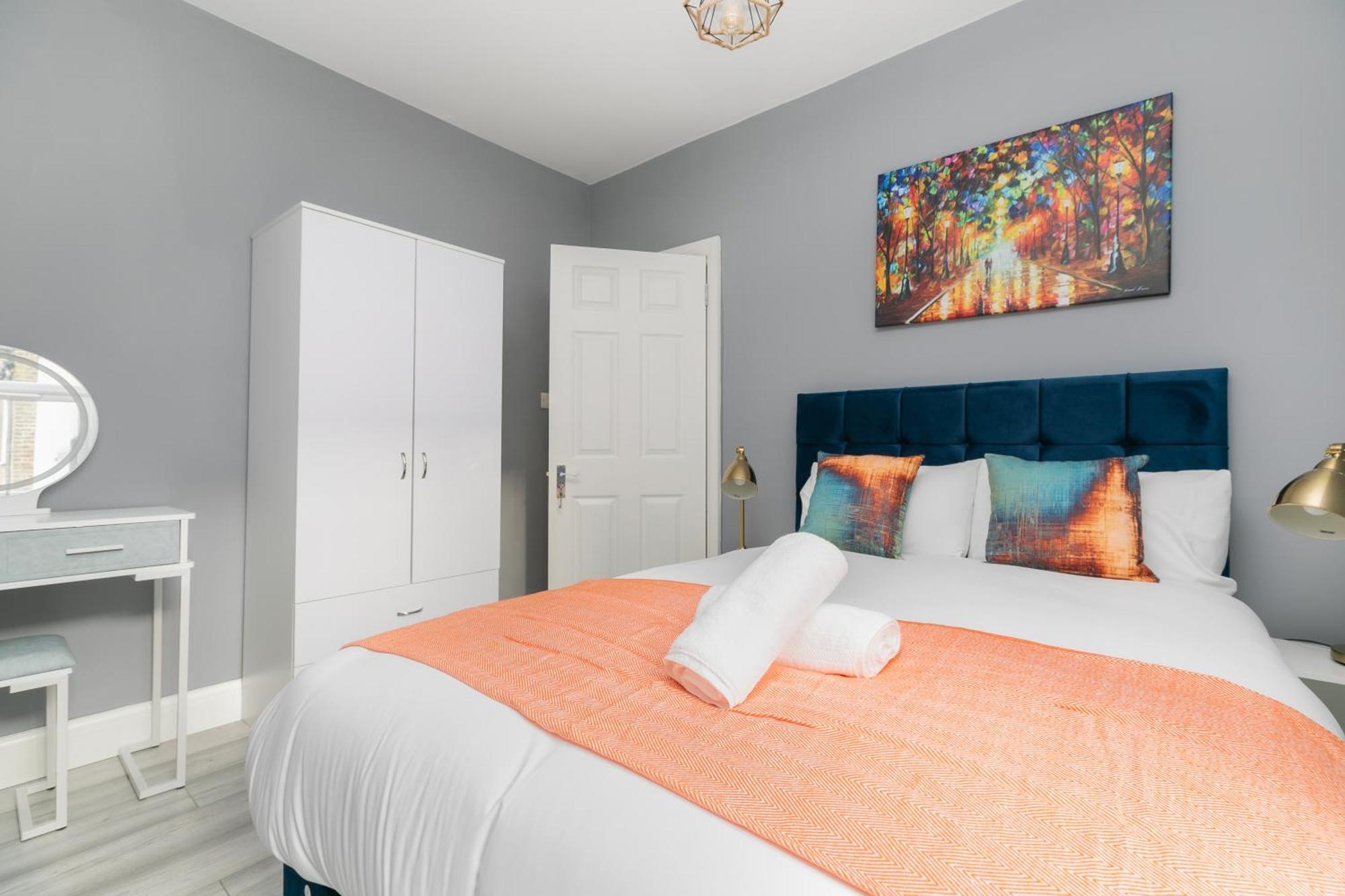 Homely 3 Bedroom House In Hammersmith Apartment London