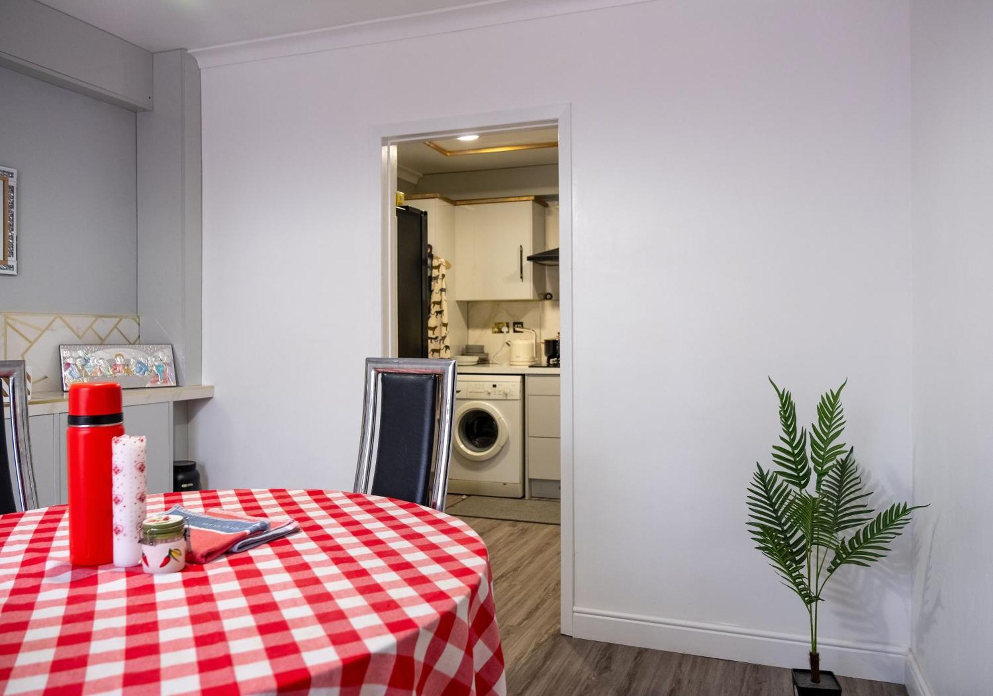 Spacious Double Bedroom In Shooters Hill London