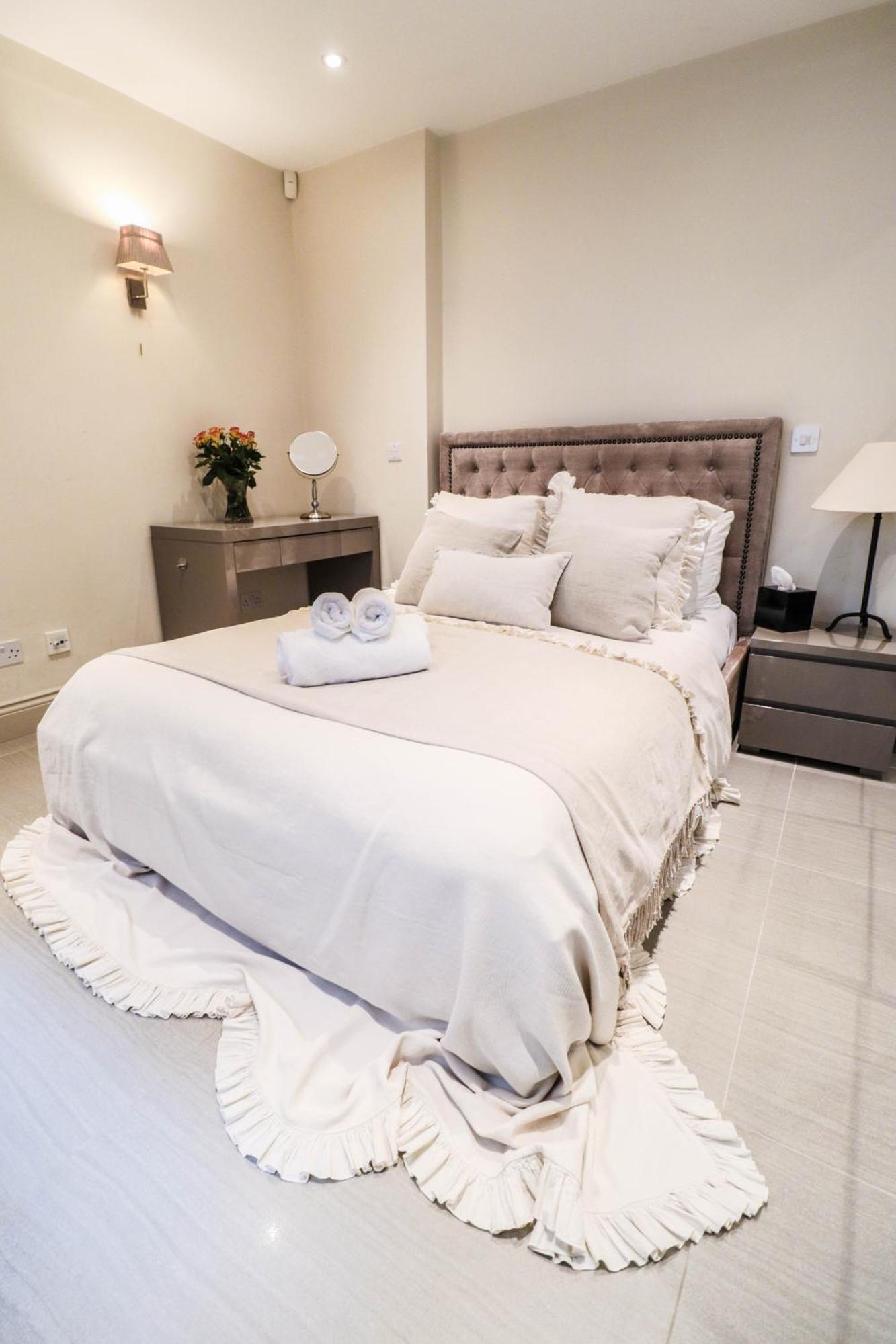 Lovely Kensington In A Prime Location Apartment *