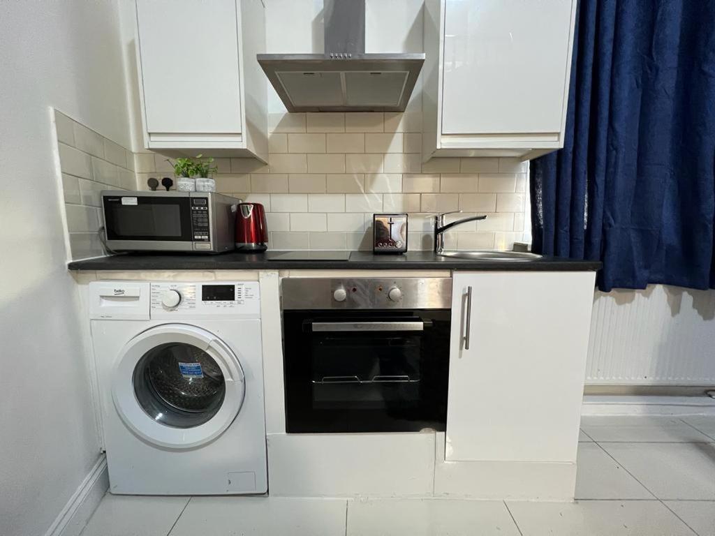 Modern Queenspark Apartamento Londres