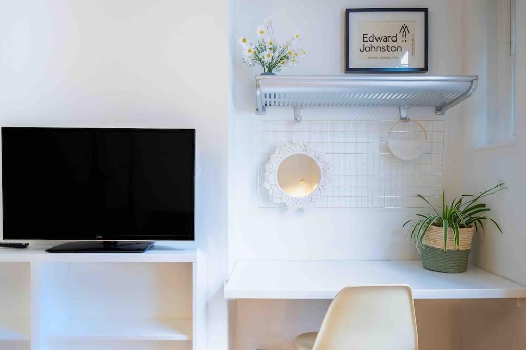 Small One-bed Flat, Payment Required Straight Away, Host Will Message After You've Made A Reservation Apartamento *