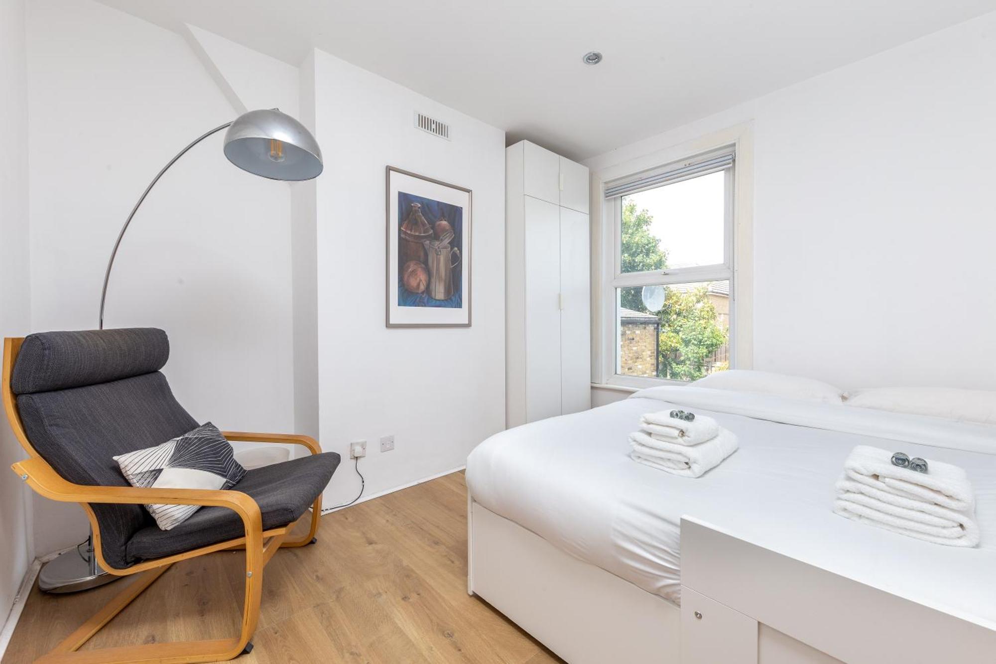 Chic Semi-detached House With A Private Garden, Se Holiday home