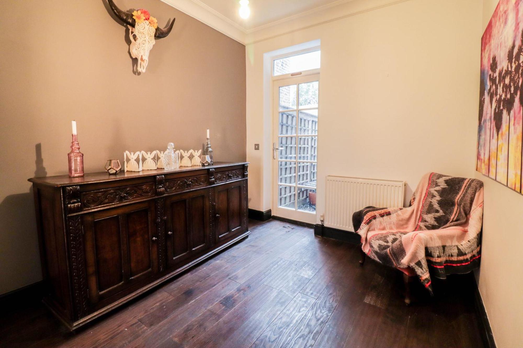 Chic 3-bedroom Family Retreat In Stratford, Fast Internet And Near Shops * London