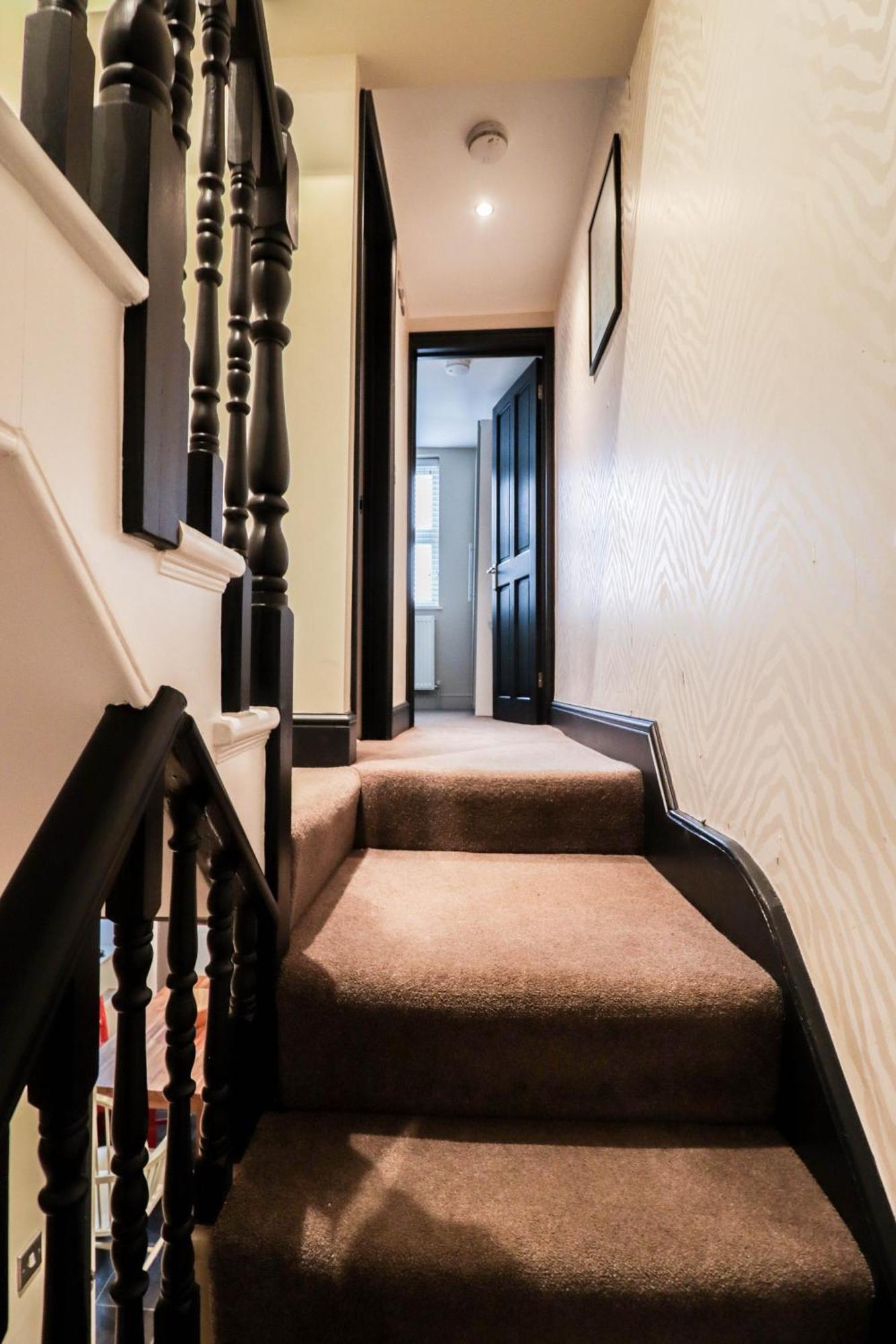 Holiday home Chic 3-bedroom Family Retreat In Stratford, Fast Internet And Near Shops