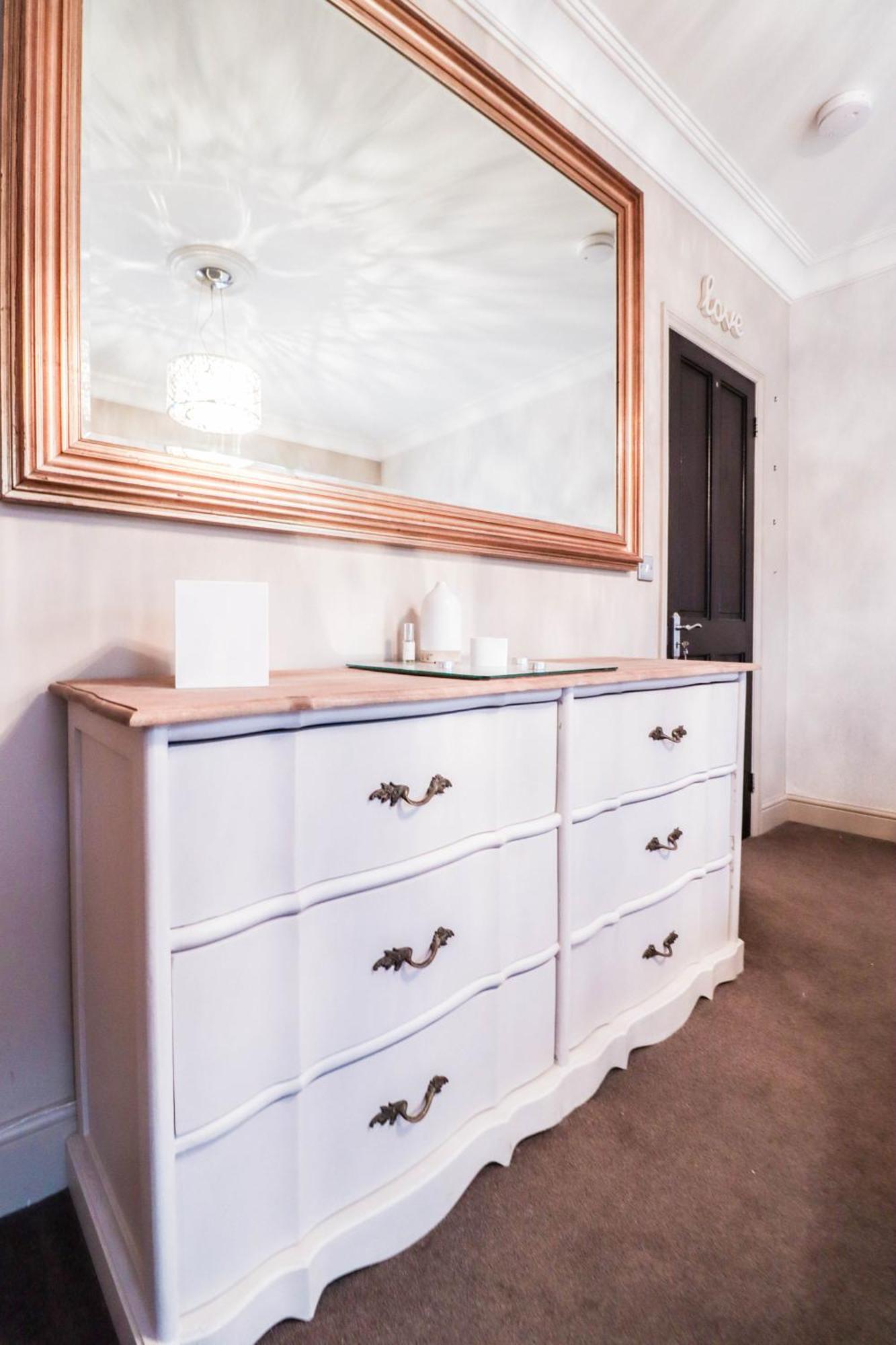 Holiday home Chic 3-bedroom Family Retreat In Stratford, Fast Internet And Near Shops *