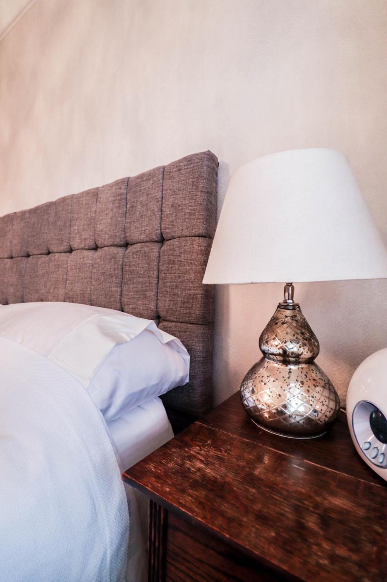 Chic 3-bedroom Family Retreat In Stratford, Fast Internet And Near Shops Holiday home London