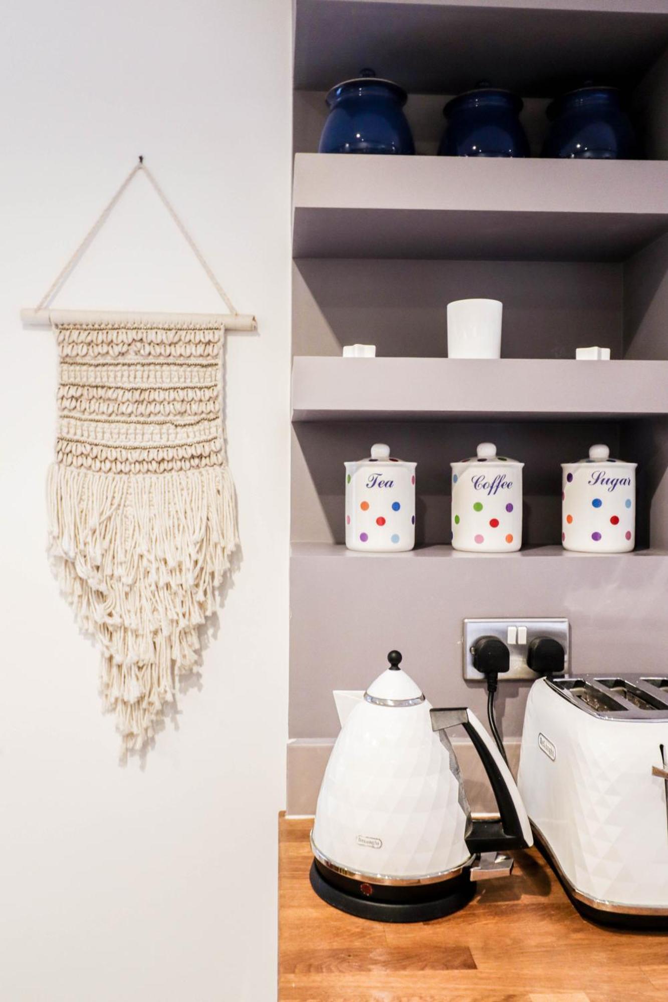 Holiday home Chic 3-bedroom Family Retreat In Stratford, Fast Internet And Near Shops London