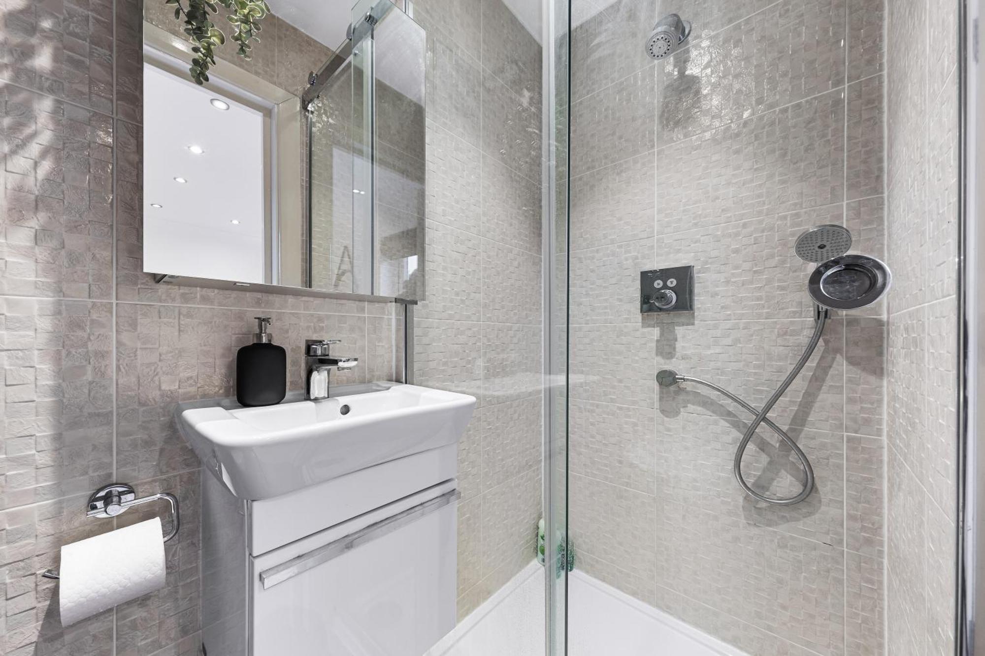 Elegant Serviced - Apartment London
