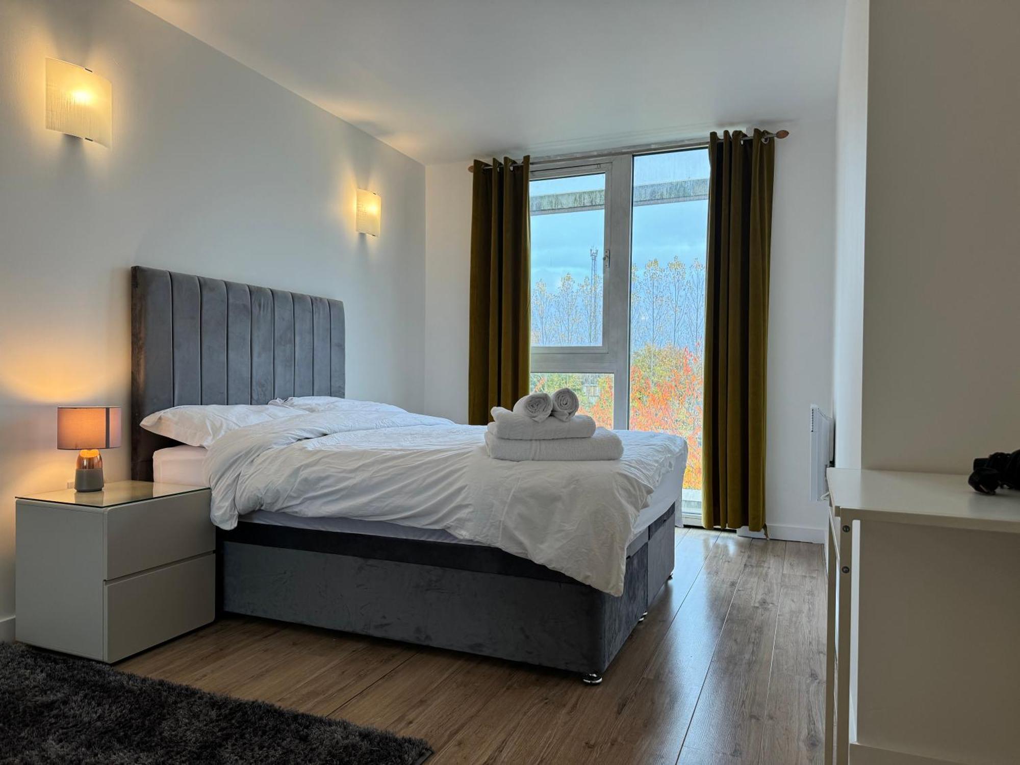 Apartment Luxury Modern 1 Bedroom With Balcony London