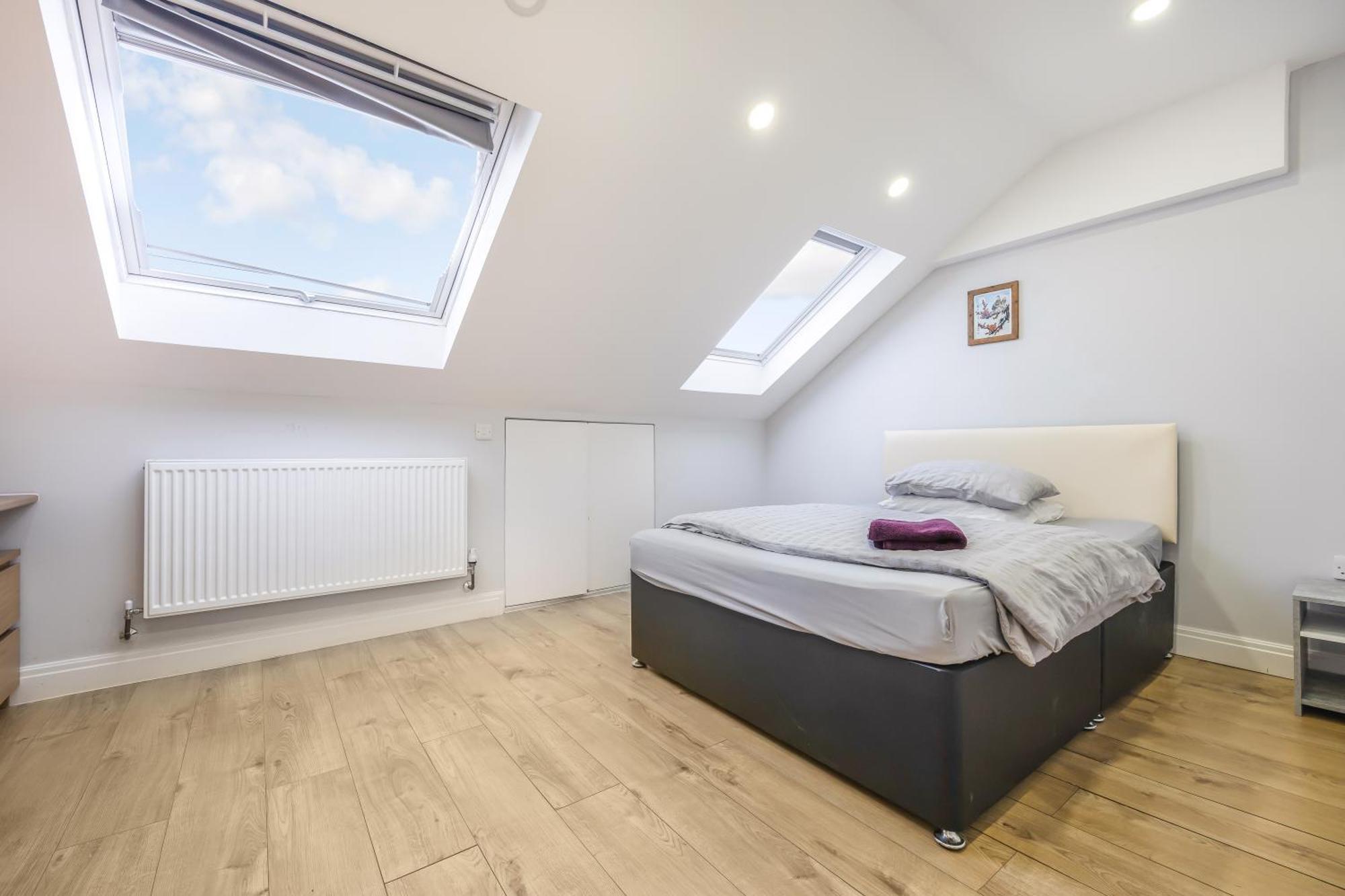 Spacious Near Hammersmith Staion London