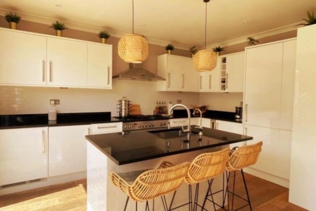 Casa de férias Luxury 4 Bed 2 Bath House With Garden Near Wimbledon *