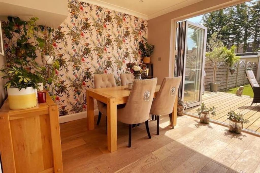 Luxury 4 Bed 2 Bath House With Garden Near Wimbledon Casa de férias Londres