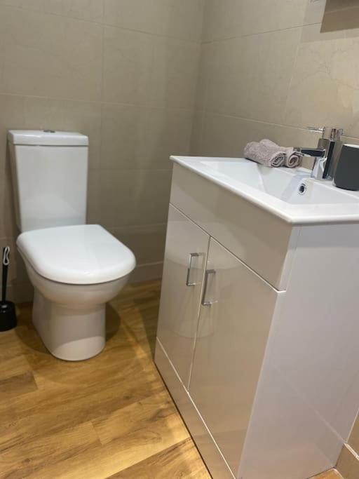 Cosy Tower Bridge Hideaway - Ground Floor Apartment London