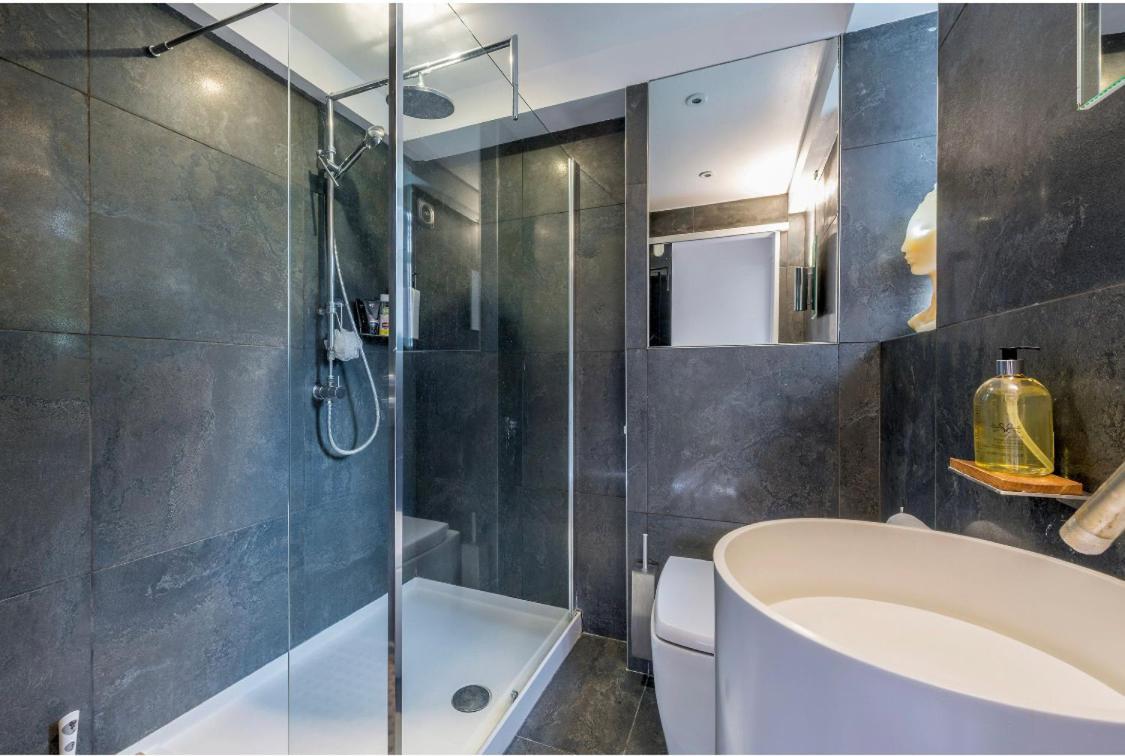 Apartment Stunning 3 Bedroom, 3 Bathroom Duplex With Terrace London