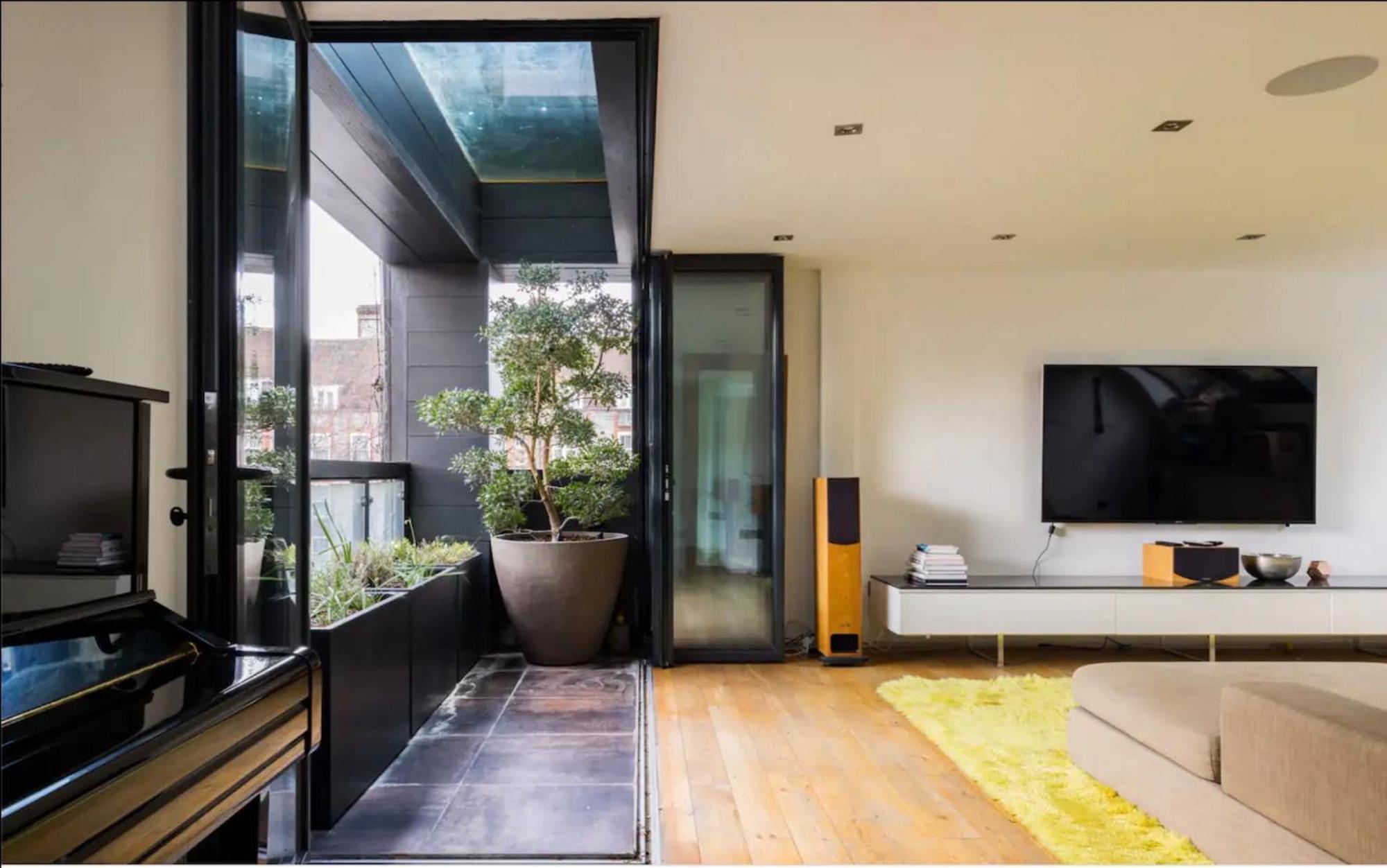 Stunning 3 Bedroom, 3 Bathroom Duplex With Terrace