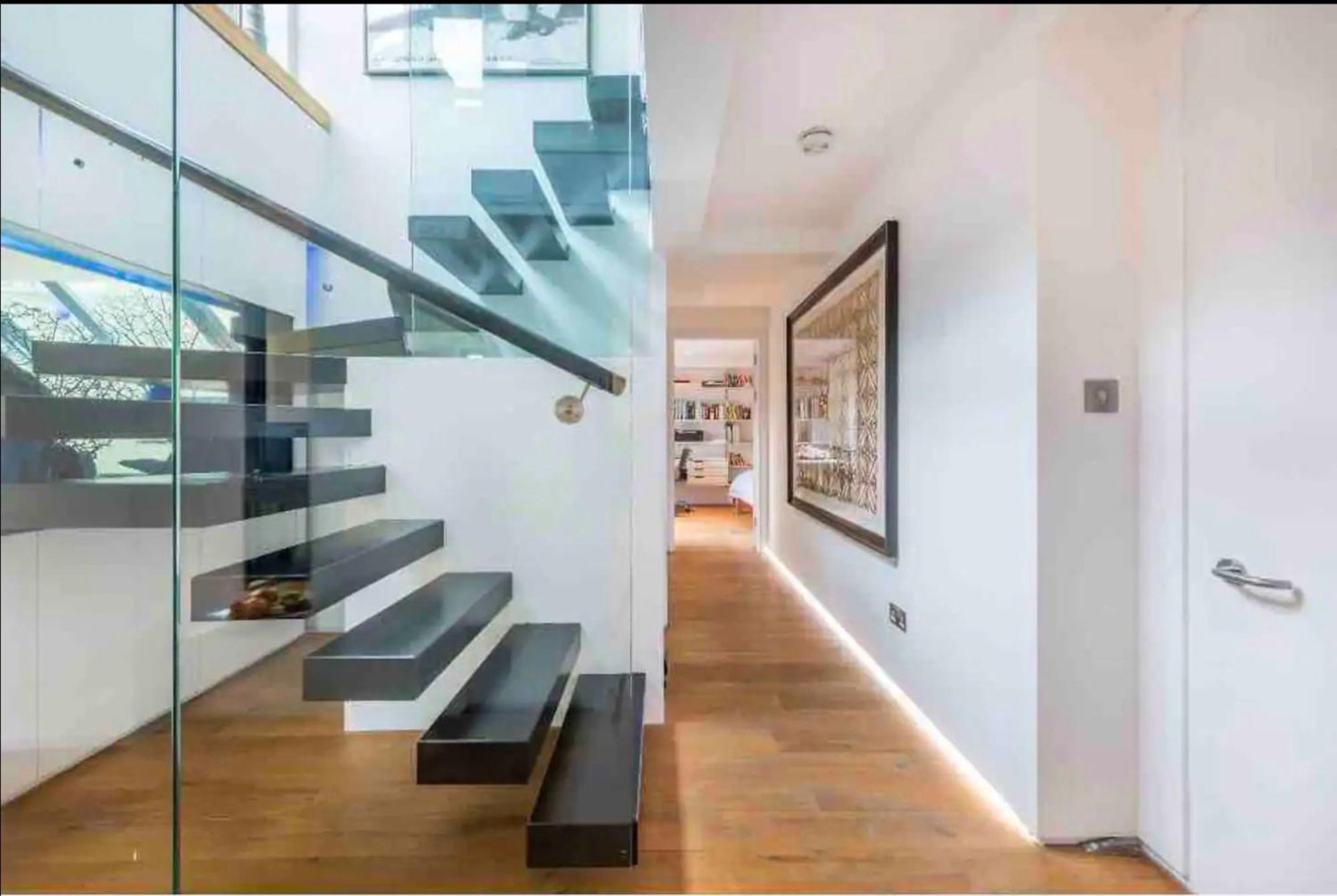 Apartment Stunning 3 Bedroom, 3 Bathroom Duplex With Terrace *