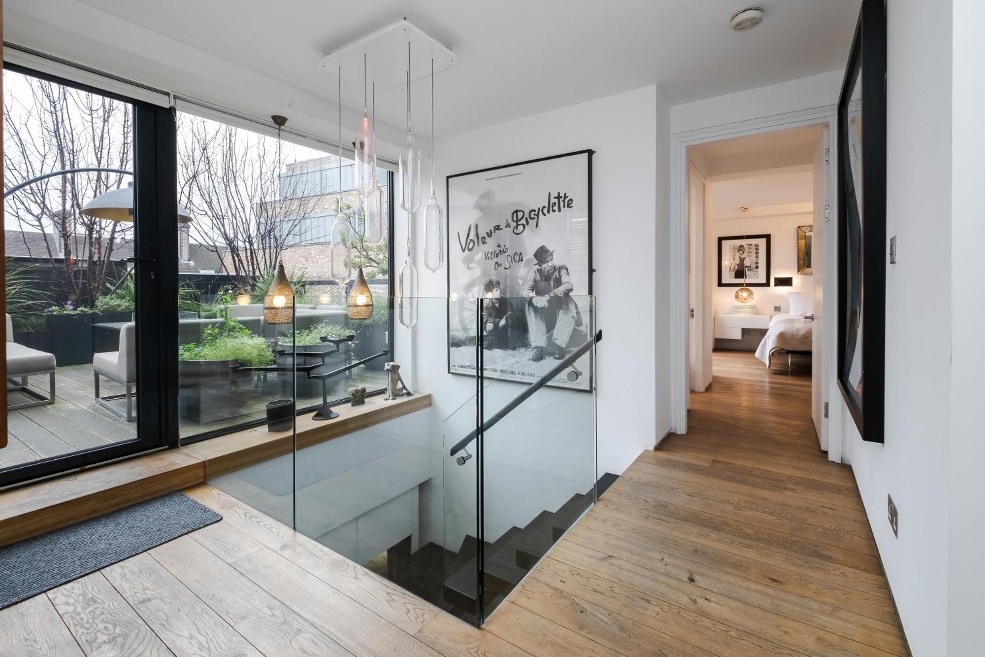 Stunning 3 Bedroom, 3 Bathroom Duplex With Terrace * London