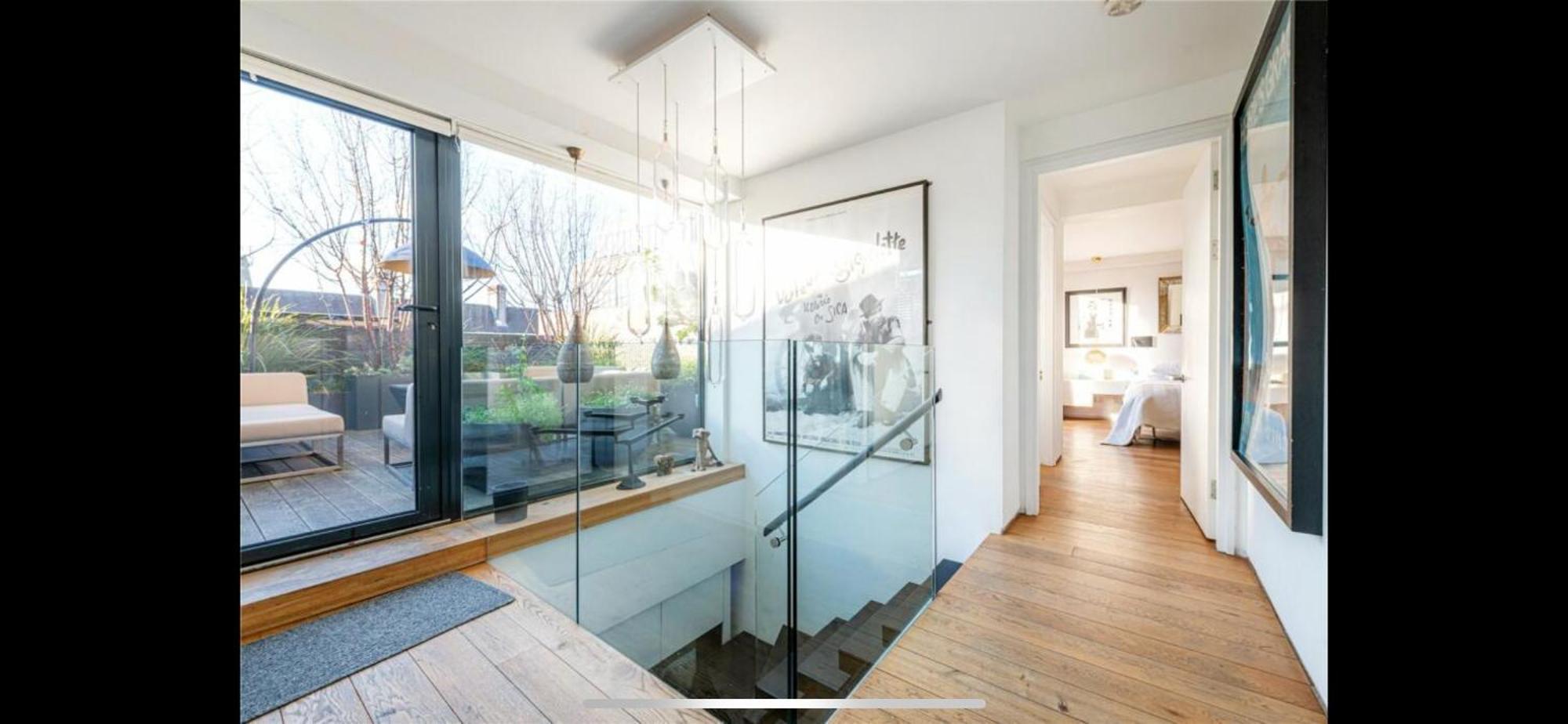 Stunning 3 Bedroom, 3 Bathroom Duplex With Terrace Apartment *