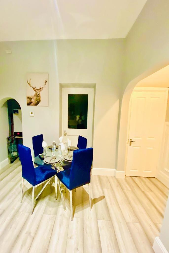 Apartment One Bedroom Ground Floor Flat In London