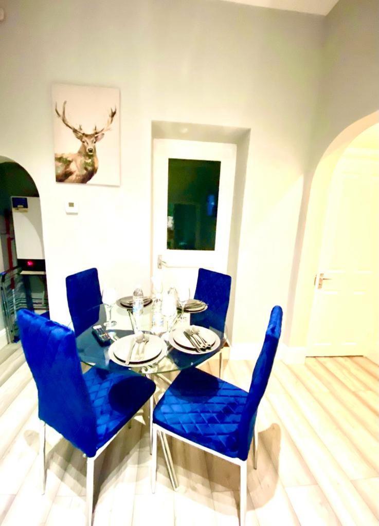 One Bedroom Ground Floor Flat In Apartment London